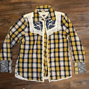 Gimmicks by BKE Boho Patchwork Lace Western Flannel Size MEDIUM 100% Cotton